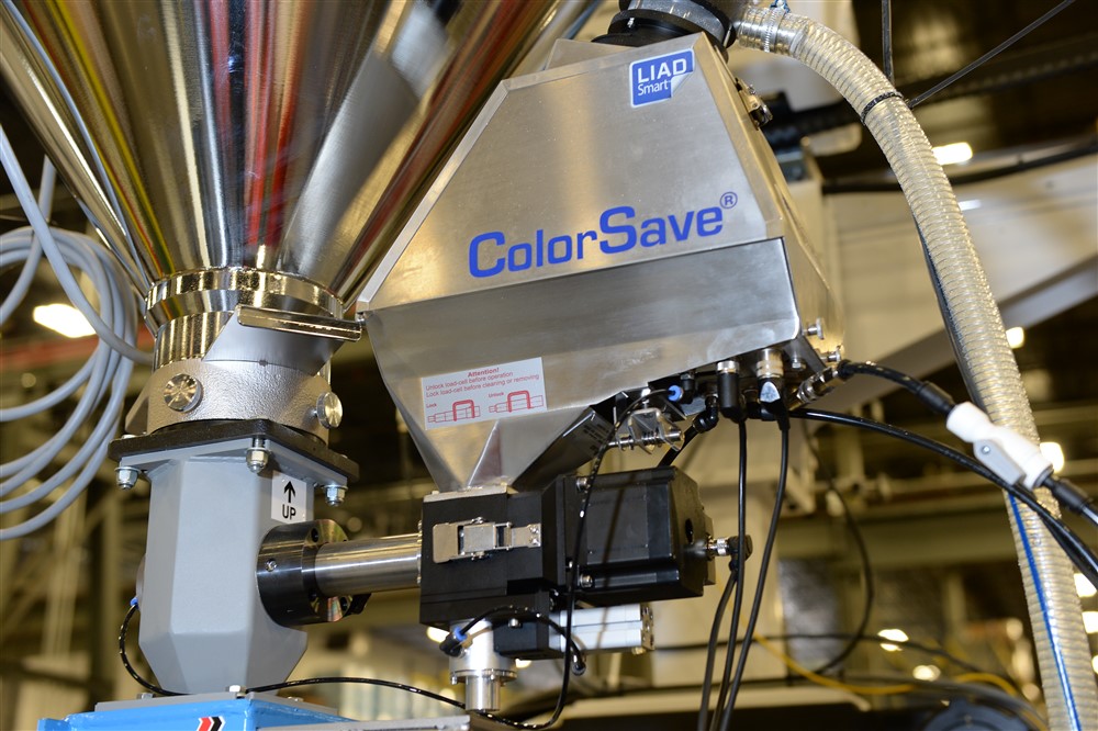 Évi 130 millió forint megtakarítás gravimetrikus adagolással – nemszőtt anyag gyártásban